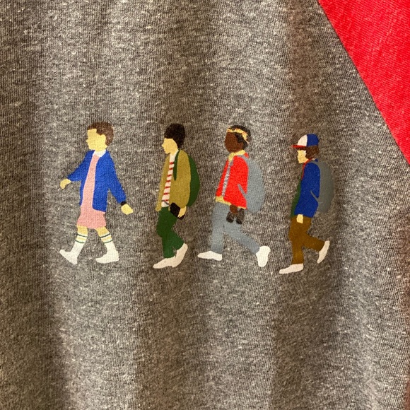 Stranger Things Netflix Baseball Raglan TShirt Gray Red M TV Show 70s - Picture 5 of 6